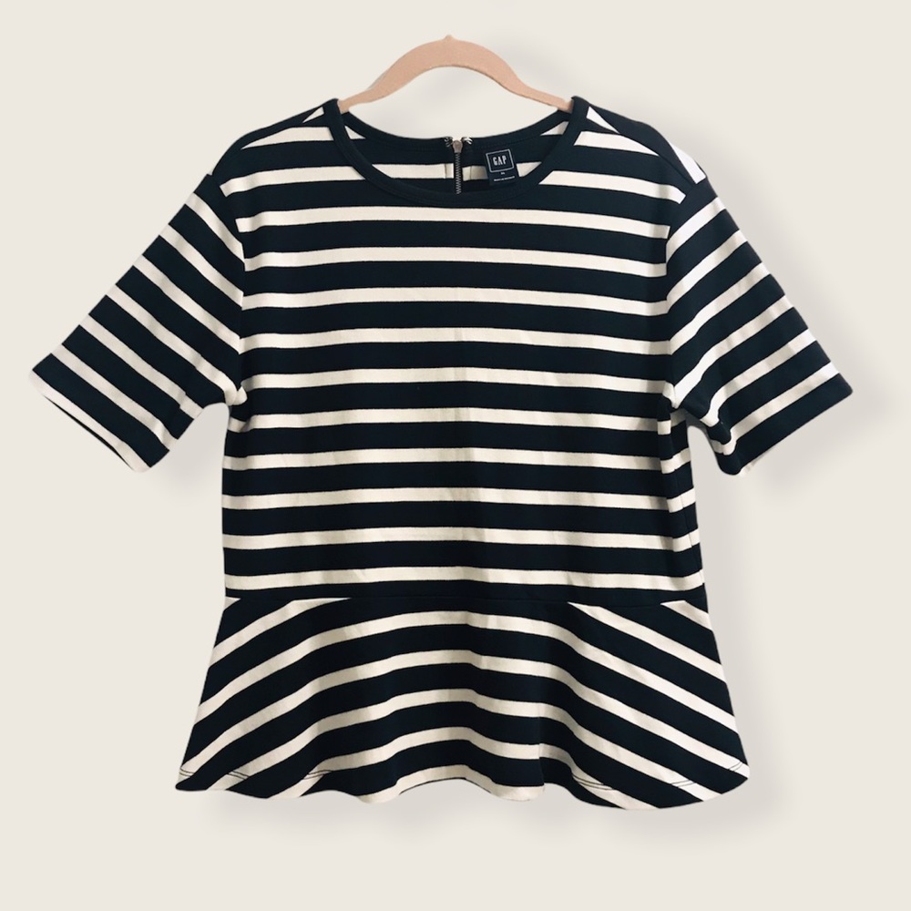 NWOT Gap Navy blue and white striped T-shirt